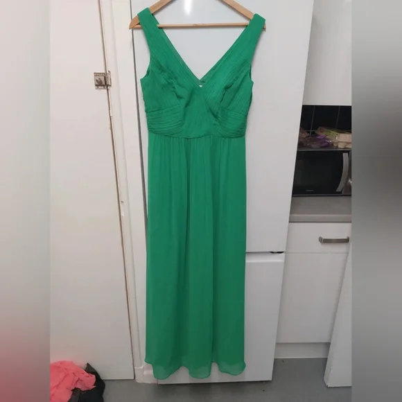 Elegant Green Sleeveless Dress - Picture 2 of 8